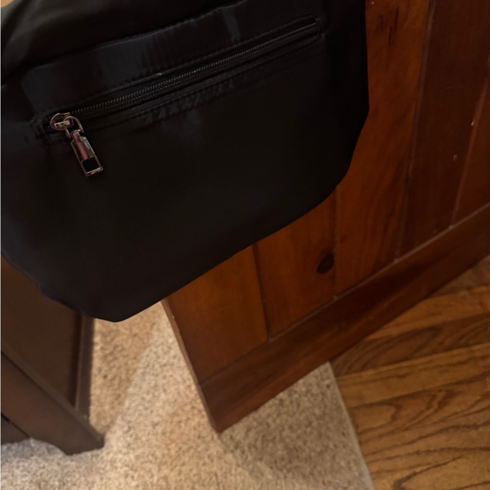 Stylish And Functional Ultra Light Crossbody Bag - image 3